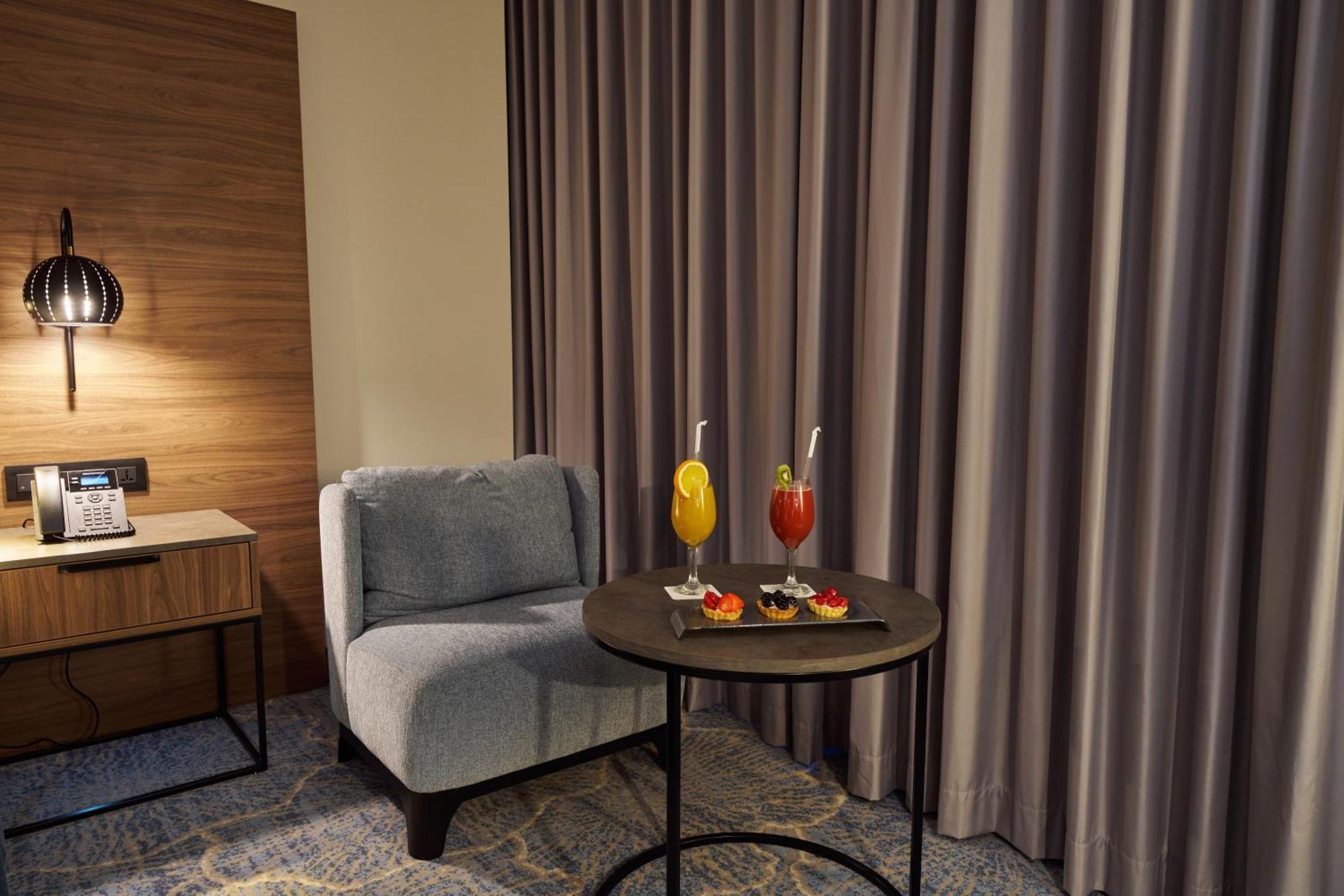 Paradise Nice Hotel เจดดาห์ ภายนอก รูปภาพ